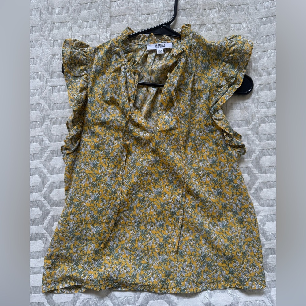BB Dakota Women's Yellow Floral Top
